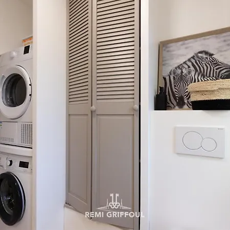 וילה Eva Stunning With Garden Sleeps 10