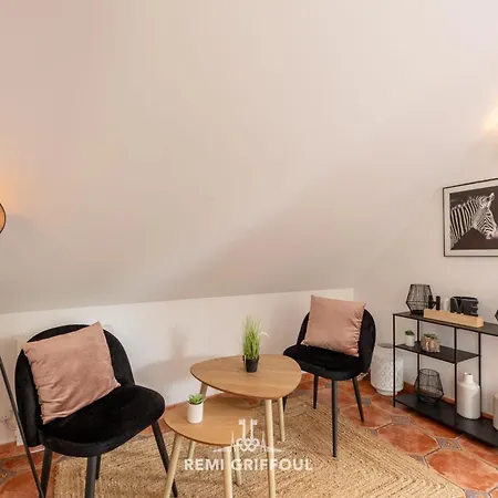 Eva - Magnificent With Garden - 10 Pax וילה