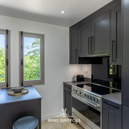 Βίλα Eva - Magnificent With Garden - 10 Pax *