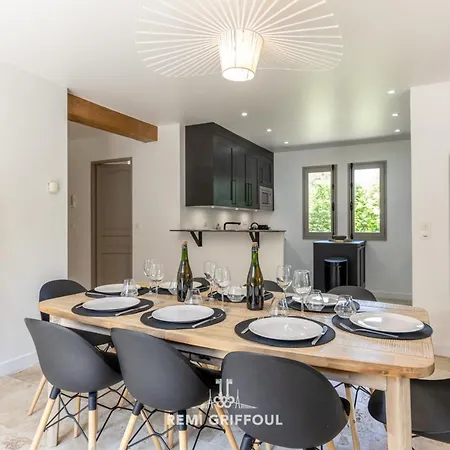 Eva Stunning With Garden Sleeps 10 Villa *