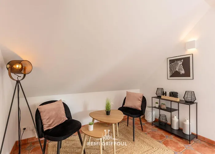 Eva Stunning With Garden Sleeps 10 Villa