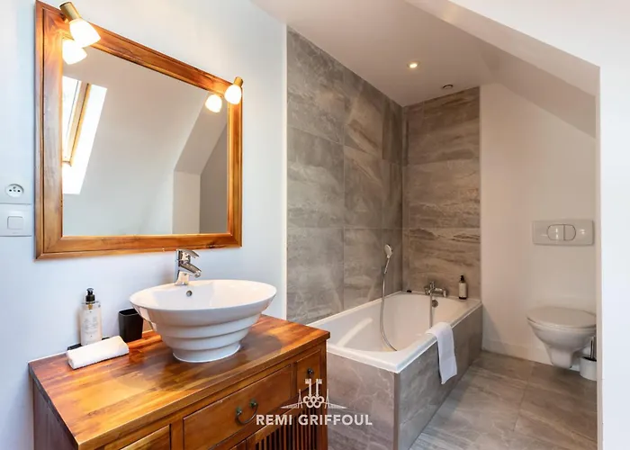 Eva Stunning With Garden Sleeps 10 Villa *