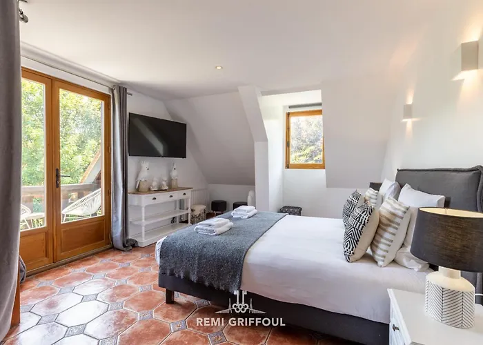 Villa Eva Stunning With Garden Sleeps 10 Honfleur