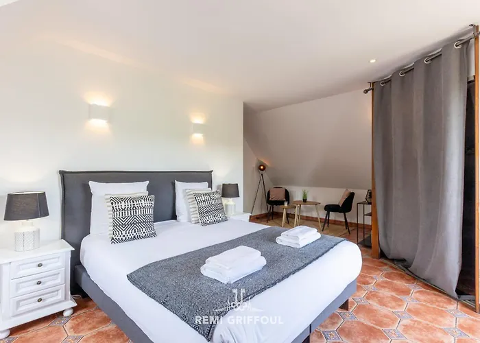 Eva Stunning With Garden Sleeps 10 Honfleur